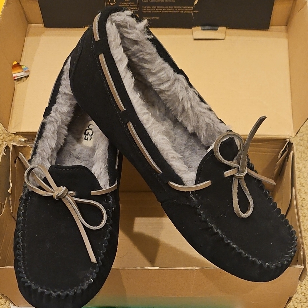 Men's UGG Slippers - Style:  Olsen Sz 8 - NEW!